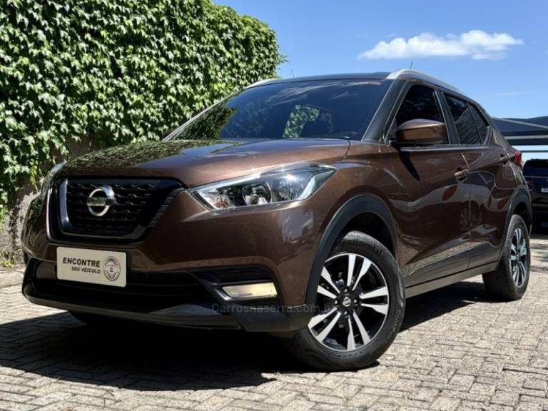 NISSAN - KICKS - 2018/2019 - Marrom - R$ 74.900,00