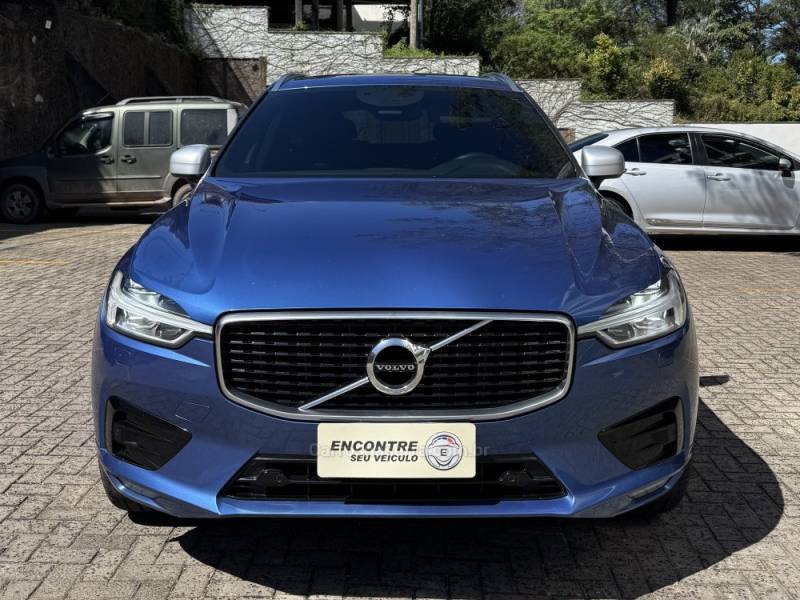 VOLVO - XC60 - 2018/2018 - Azul - R$ 155.900,00