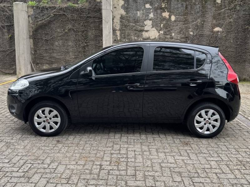FIAT - PALIO - 2015/2015 - Preta - R$ 39.900,00
