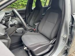 CHEVROLET - ONIX - 2023/2024 - Prata - R$ 85.900,00