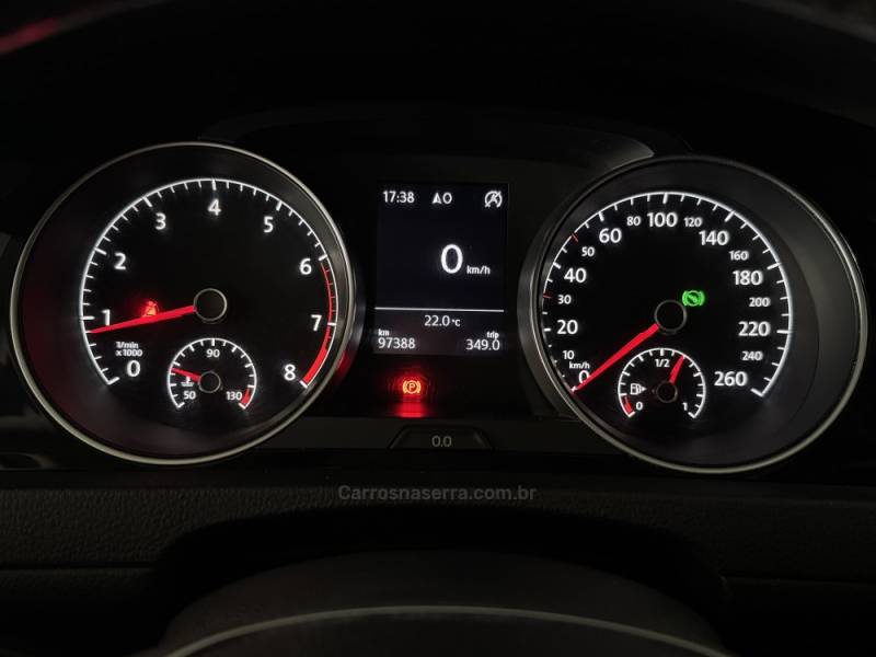 VOLKSWAGEN - GOLF - 2015/2016 - Branca - R$ 91.900,00