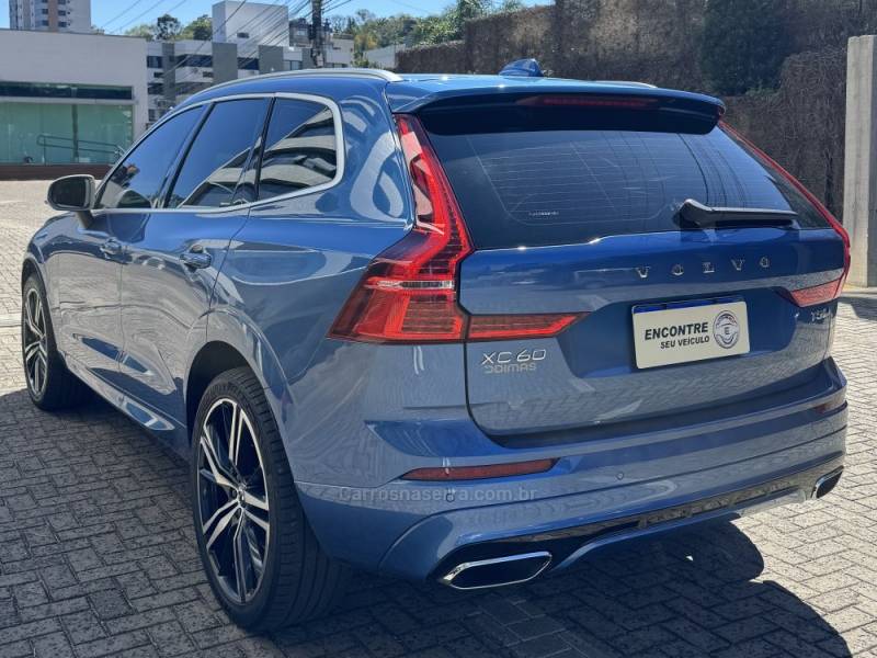 VOLVO - XC60 - 2018/2018 - Azul - R$ 155.900,00
