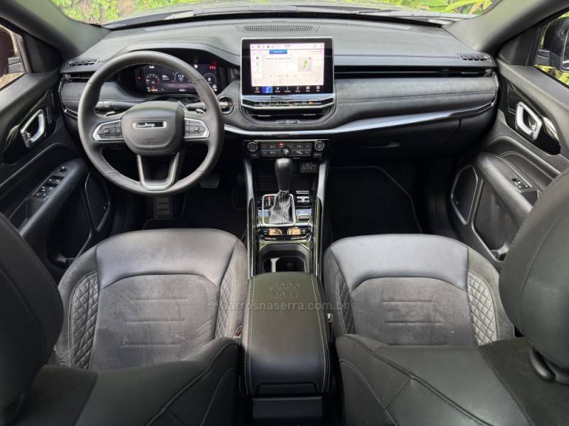 JEEP - COMMANDER - 2024/2025 - Cinza - R$ 243.900,00