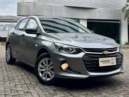 CHEVROLET - ONIX - 2023/2024 - Prata - R$ 85.900,00