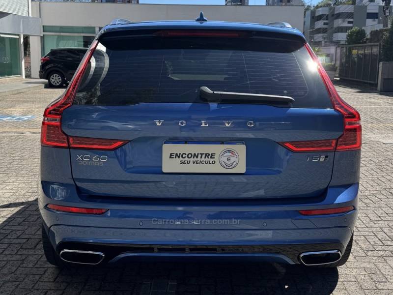 VOLVO - XC60 - 2018/2018 - Azul - R$ 155.900,00