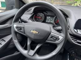 CHEVROLET - ONIX - 2023/2024 - Prata - R$ 85.900,00