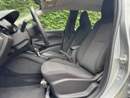 CHEVROLET - ONIX - 2023/2024 - Prata - R$ 85.900,00