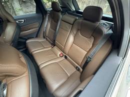 VOLVO - XC60 - 2020/2020 - Cinza - R$ 189.900,00