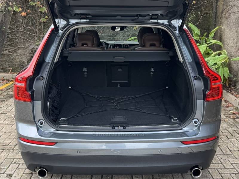 VOLVO - XC60 - 2020/2020 - Cinza - R$ 189.900,00