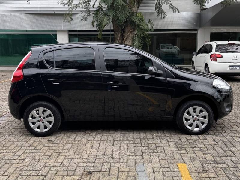 FIAT - PALIO - 2015/2015 - Preta - R$ 39.900,00