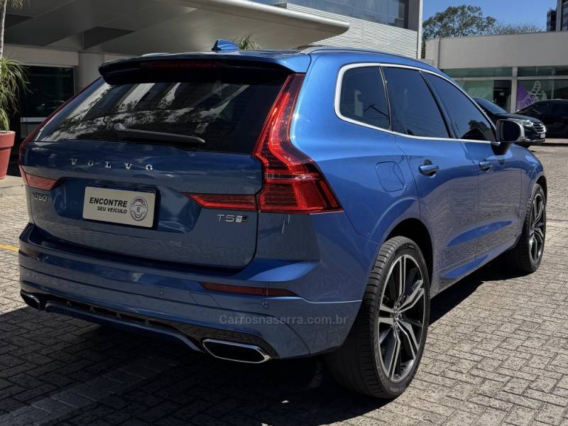 VOLVO - XC60 - 2018/2018 - Azul - R$ 155.900,00
