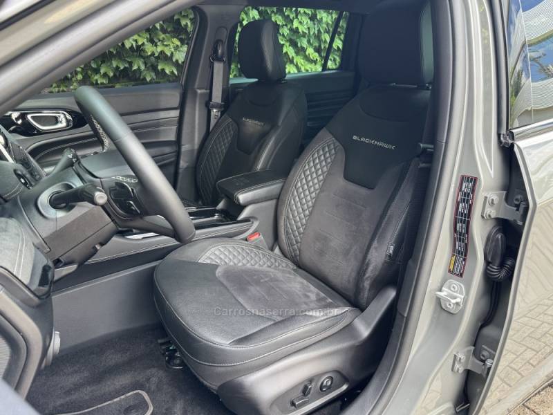 JEEP - COMMANDER - 2024/2025 - Cinza - R$ 243.900,00