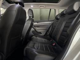 VOLKSWAGEN - GOLF - 2015/2016 - Branca - R$ 91.900,00