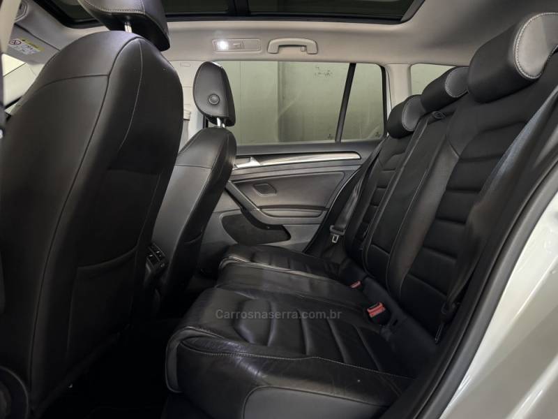 VOLKSWAGEN - GOLF - 2015/2016 - Branca - R$ 91.900,00