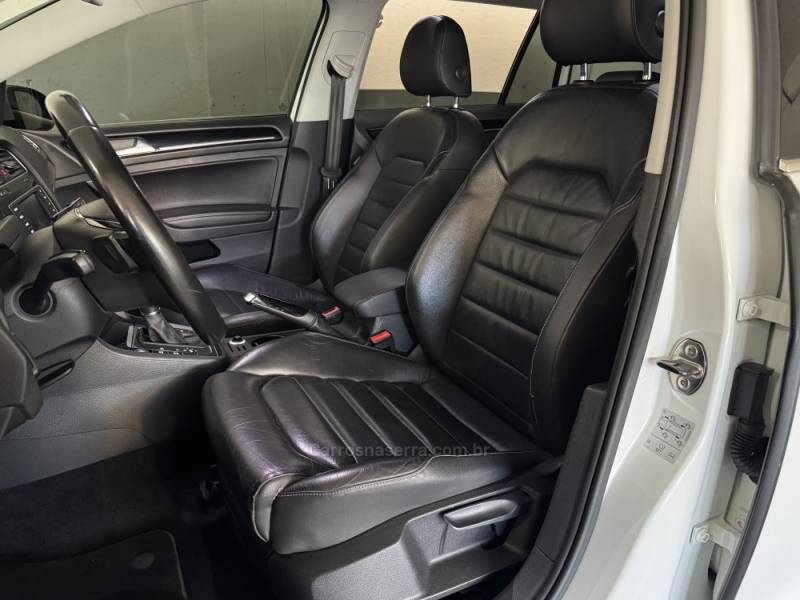 VOLKSWAGEN - GOLF - 2015/2016 - Branca - R$ 91.900,00