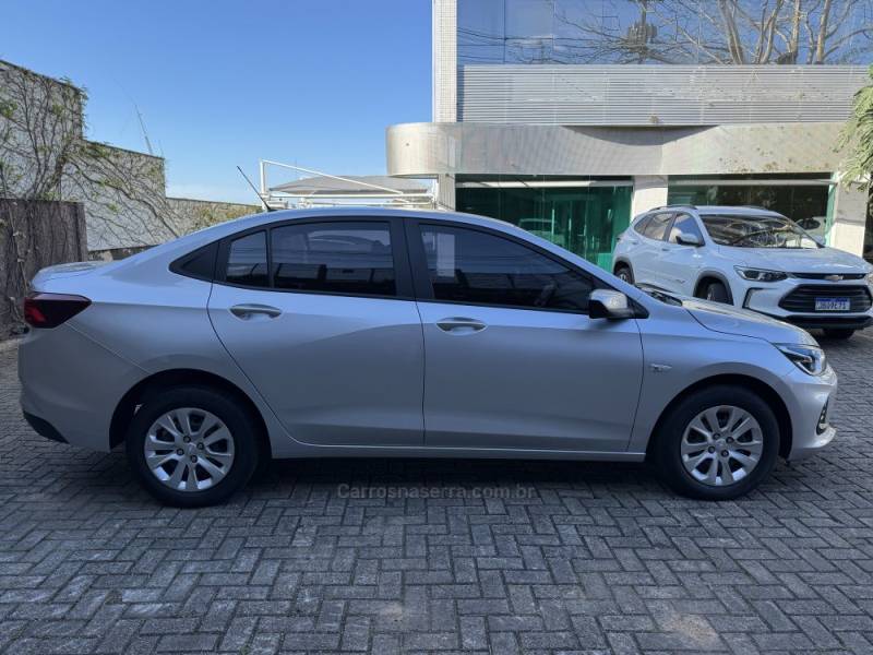 CHEVROLET - ONIX - 2022/2022 - Prata - R$ 76.900,00