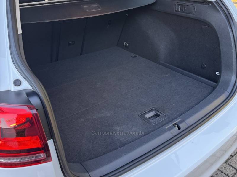 VOLKSWAGEN - GOLF - 2015/2016 - Branca - R$ 91.900,00