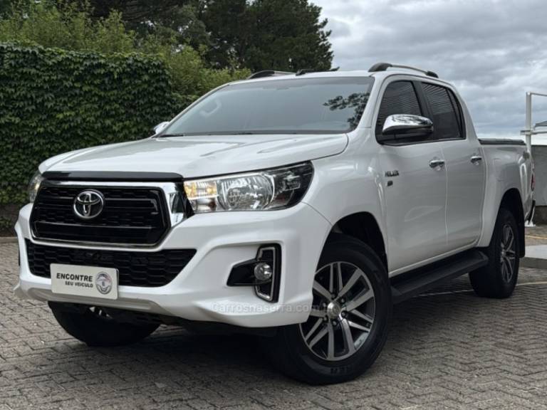 TOYOTA - HILUX - 2020/2020 - Branca - R$ 200.000,00