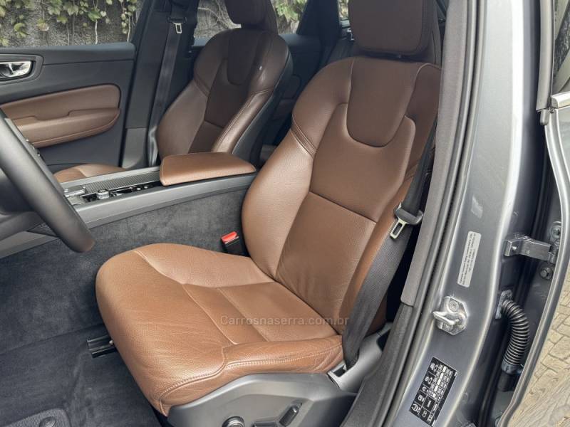 VOLVO - XC60 - 2020/2020 - Cinza - R$ 189.900,00