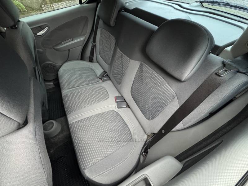 FIAT - PALIO - 2015/2015 - Preta - R$ 39.900,00