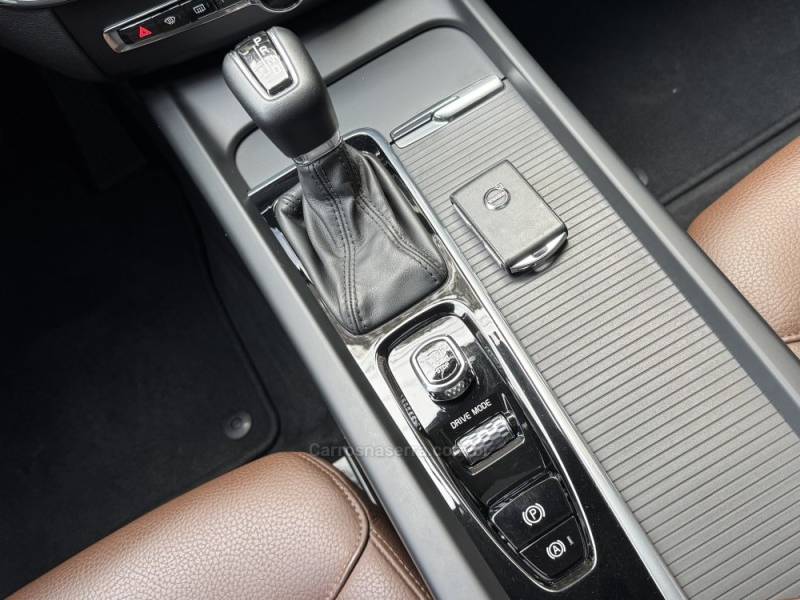 VOLVO - XC60 - 2020/2020 - Cinza - R$ 189.900,00