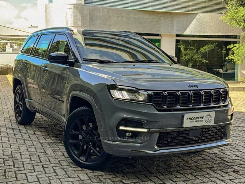 JEEP - COMMANDER - 2024/2025 - Cinza - R$ 243.900,00