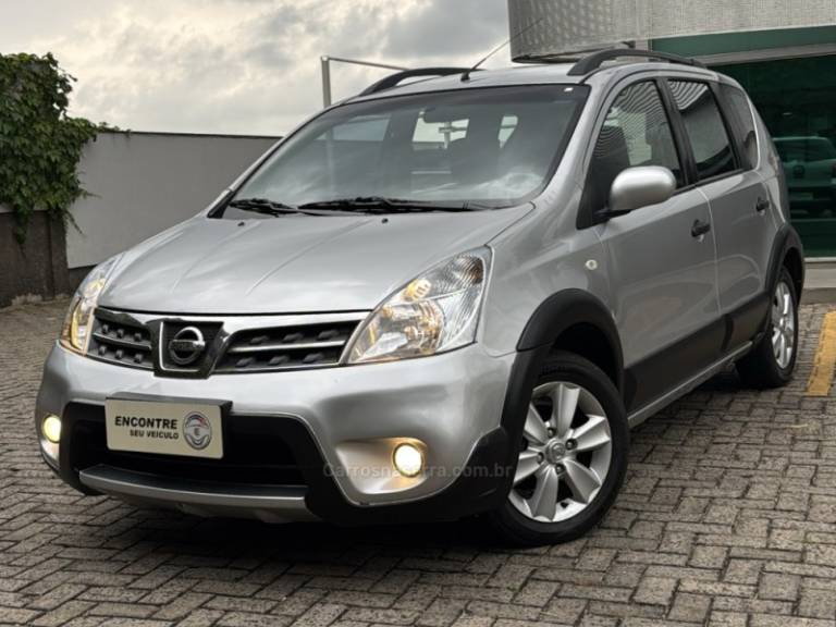 NISSAN - LIVINA - 2010/2011 - Prata - R$ 33.900,00