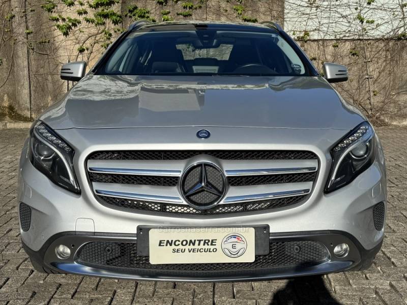 MERCEDES-BENZ - GLA 200 - 2017/2017 - Prata - R$ 129.900,00