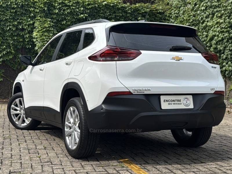 CHEVROLET - TRACKER - 2023/2024 - Branca - R$ 114.900,00