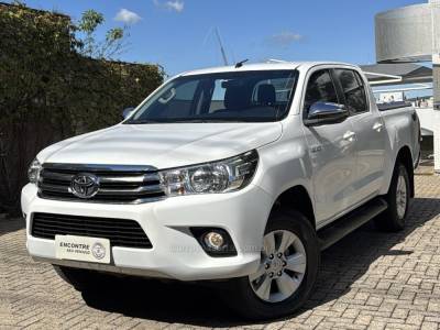 TOYOTA - HILUX - 2018/2018 - Branca - R$ 189.900,00
