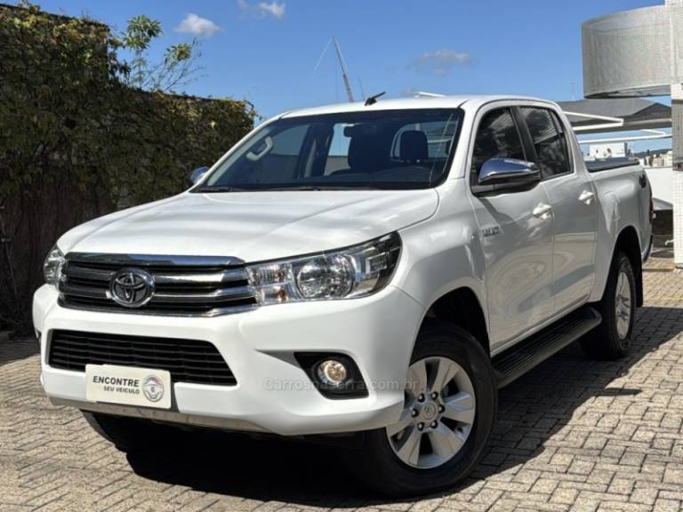 TOYOTA - HILUX - 2018/2018 - Branca - R$ 189.900,00