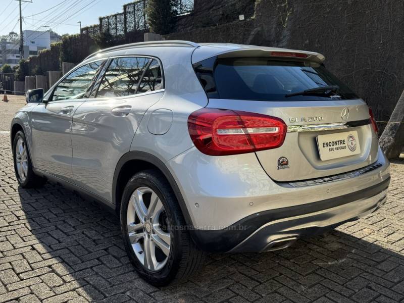 MERCEDES-BENZ - GLA 200 - 2017/2017 - Prata - R$ 129.900,00