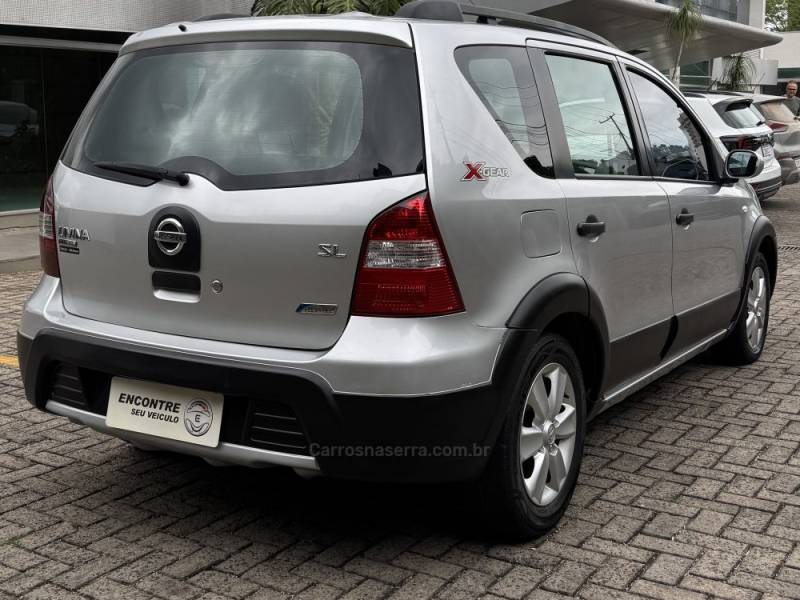 NISSAN - LIVINA - 2010/2011 - Prata - R$ 33.900,00