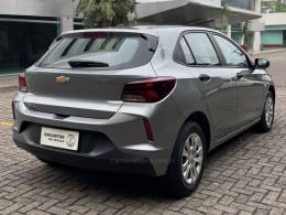 CHEVROLET - ONIX - 2023/2024 - Prata - R$ 85.900,00