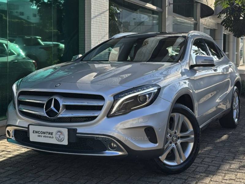 MERCEDES-BENZ - GLA 200 - 2017/2017 - Prata - R$ 129.900,00