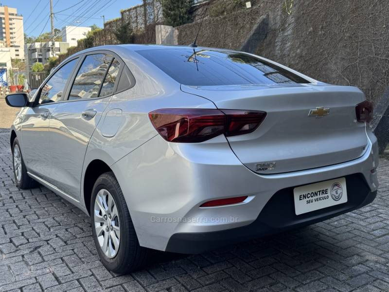 CHEVROLET - ONIX - 2022/2022 - Prata - R$ 76.900,00