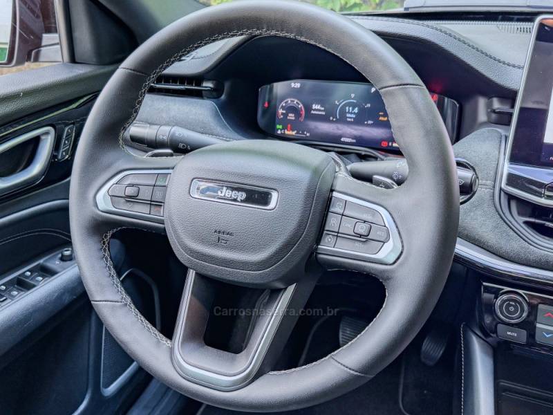 JEEP - COMMANDER - 2024/2025 - Cinza - R$ 243.900,00