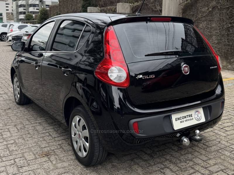 FIAT - PALIO - 2015/2015 - Preta - R$ 39.900,00